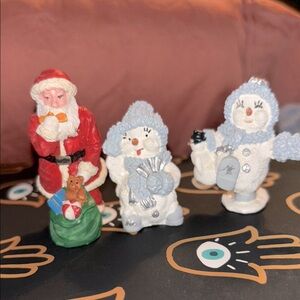 Snow buddies figurine’s